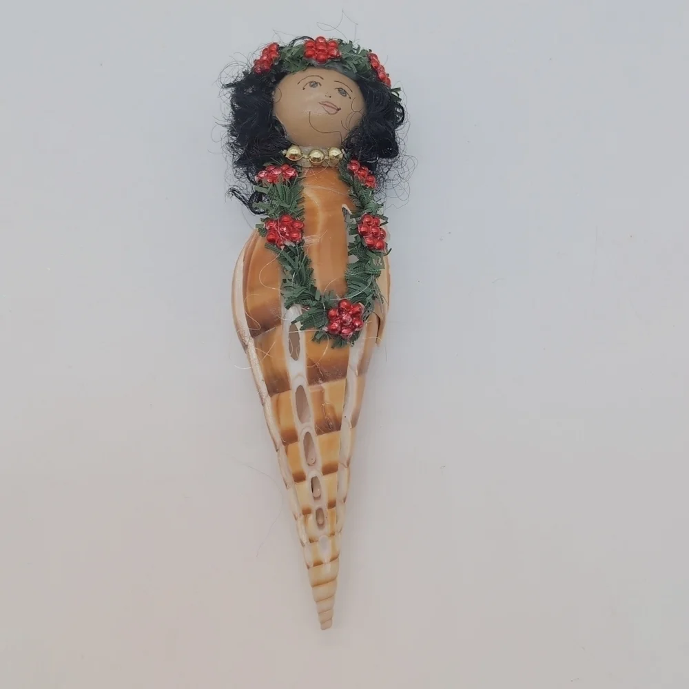 Hawaiian Carved Shell Hula Girl  Ornament Oxymeris Maculata